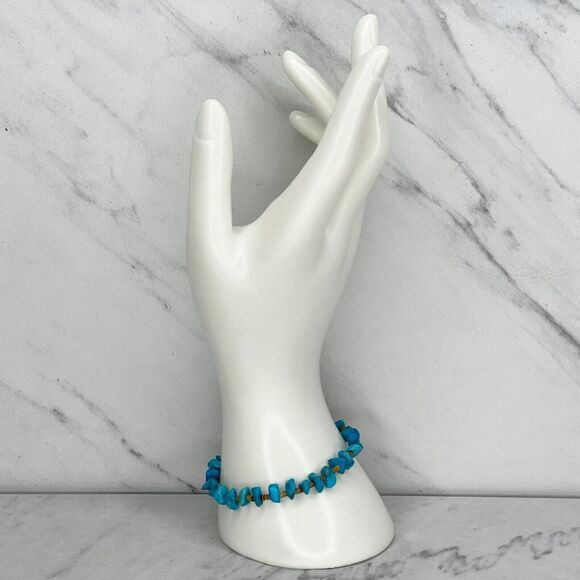 Silver Tone Faux Turquoise Chip Beaded Screw Clasp Bracelet - Picture 2 of 6